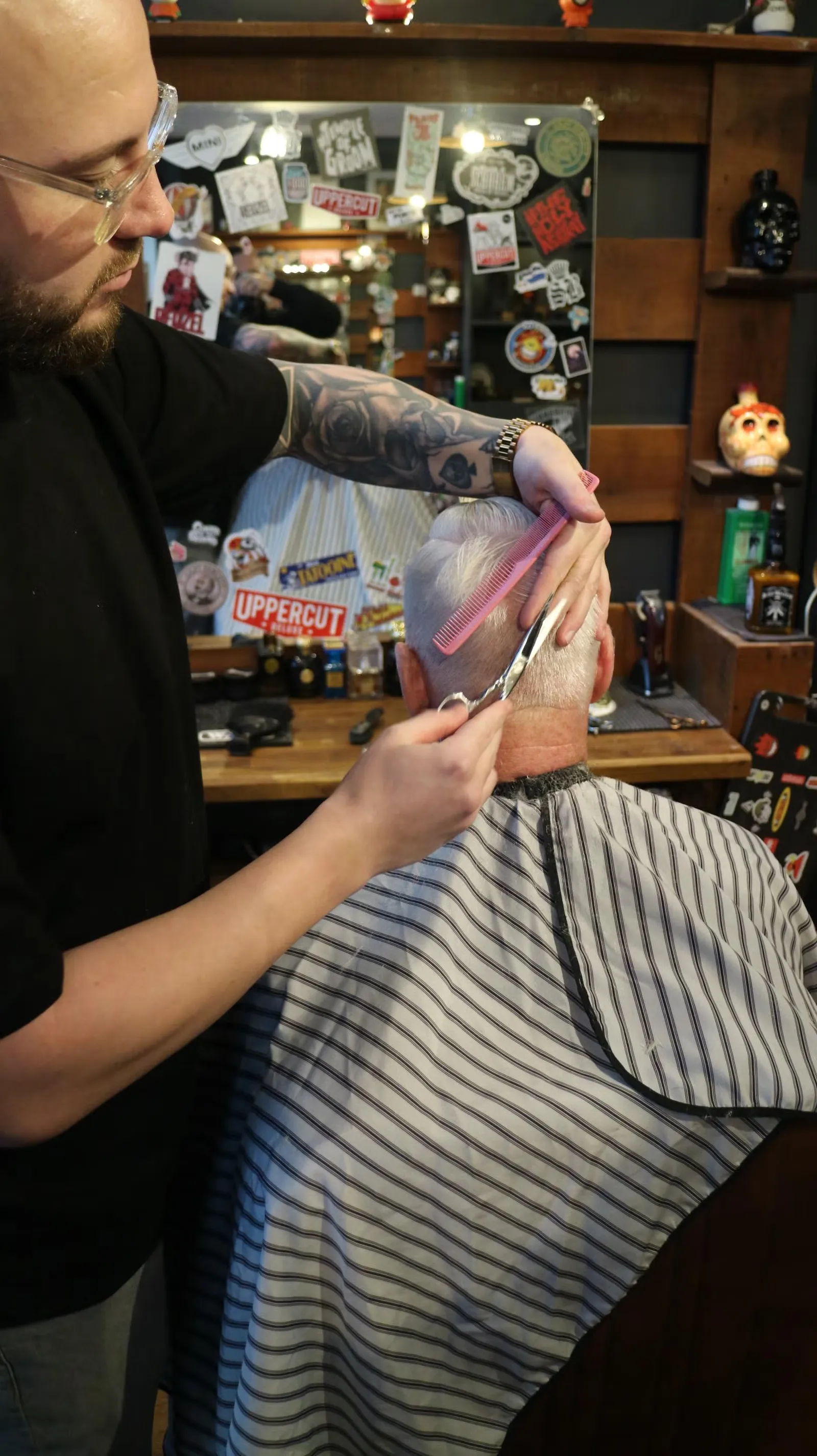 Beard detailing with straight razor line-up